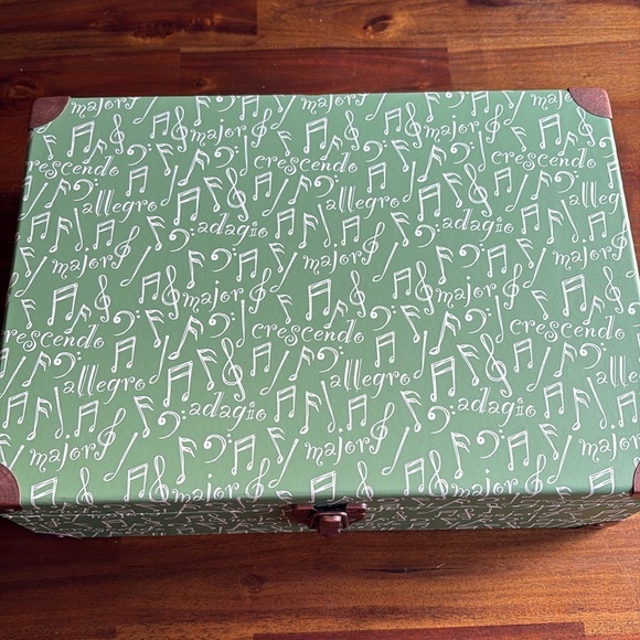 Music Notes and Terms along with Treble and Base Clefs NESTING BOX - metal lock - Picture 4 of 14